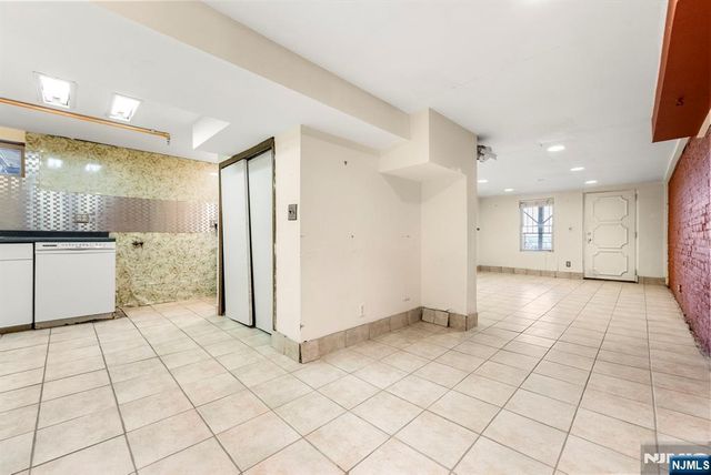 340 Ogden Avenue, Jersey City, NJ 07307