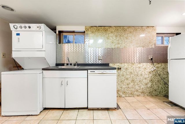 340 Ogden Avenue, Jersey City, NJ 07307