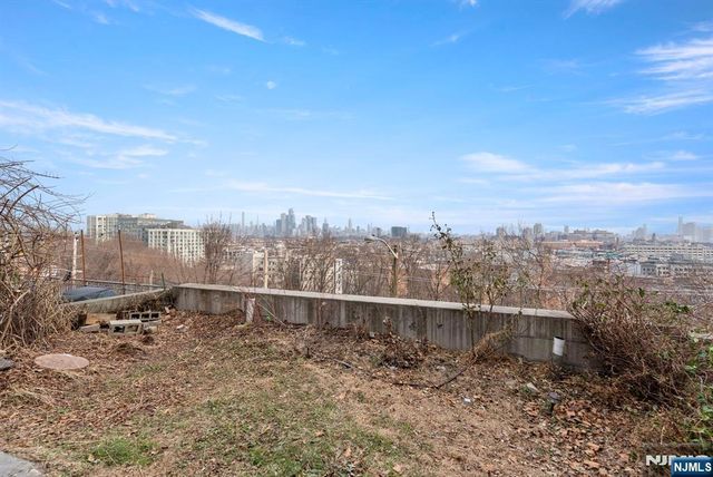 340 Ogden Avenue, Jersey City, NJ 07307