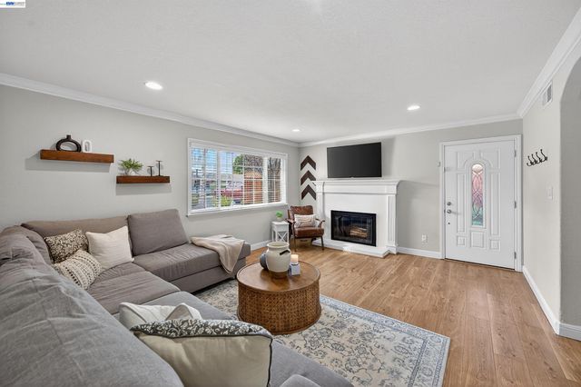 732 Hazel St, Livermore, CA 94550