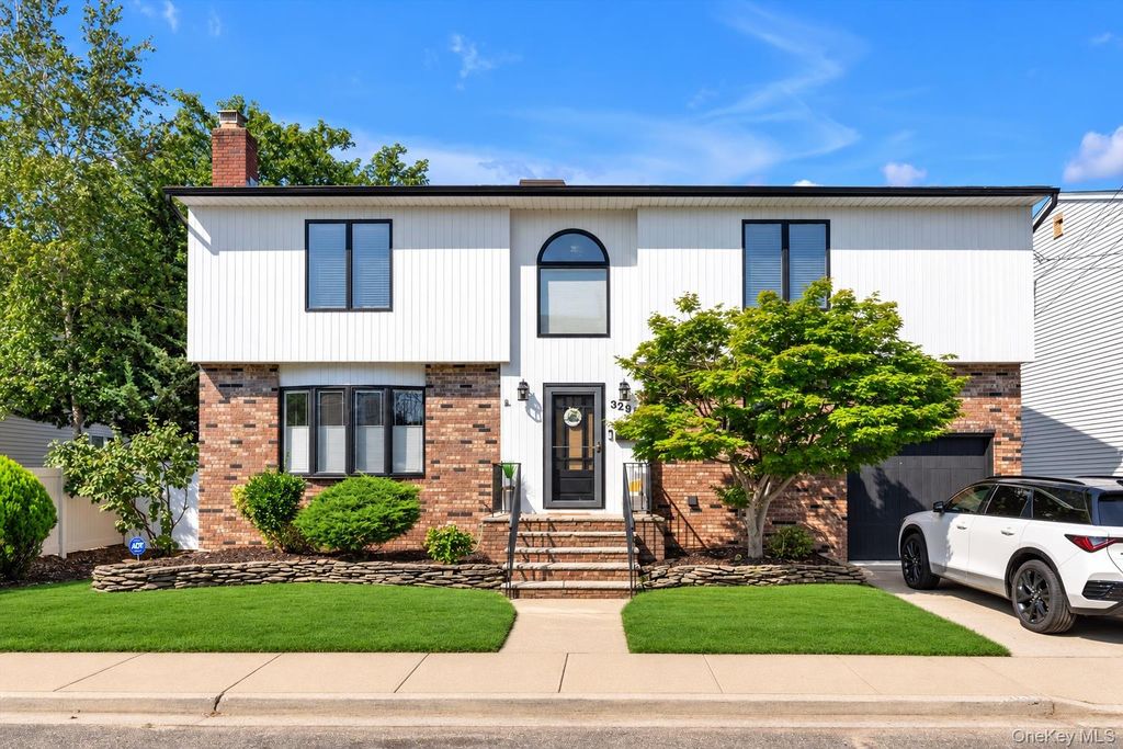 3290 Parkway Drive, Baldwin, NY 11510 — exterior