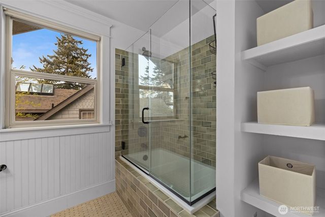 2529 Queen Anne Avenue N, Seattle, WA 98109