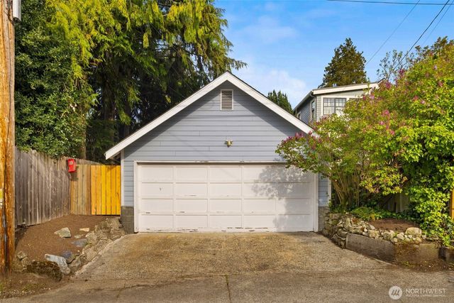2529 Queen Anne Avenue N, Seattle, WA 98109