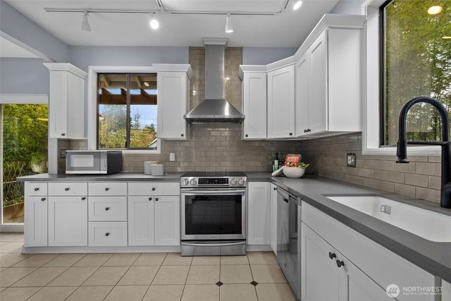 2529 Queen Anne Avenue N, Seattle, WA 98109