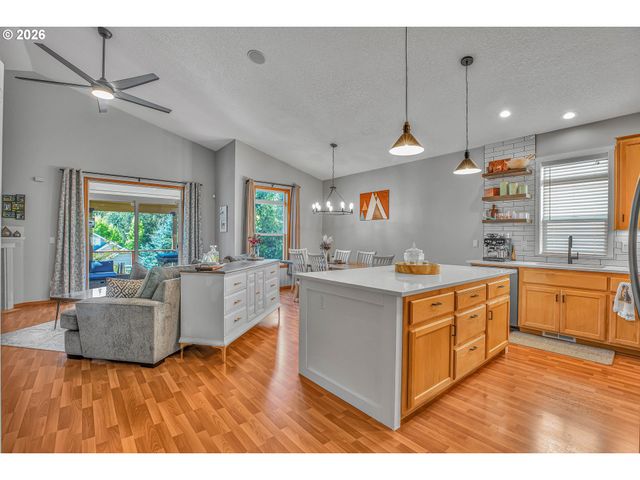 38766 BARLOW Pkwy, Sandy, OR 97055