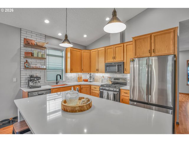 38766 BARLOW Pkwy, Sandy, OR 97055