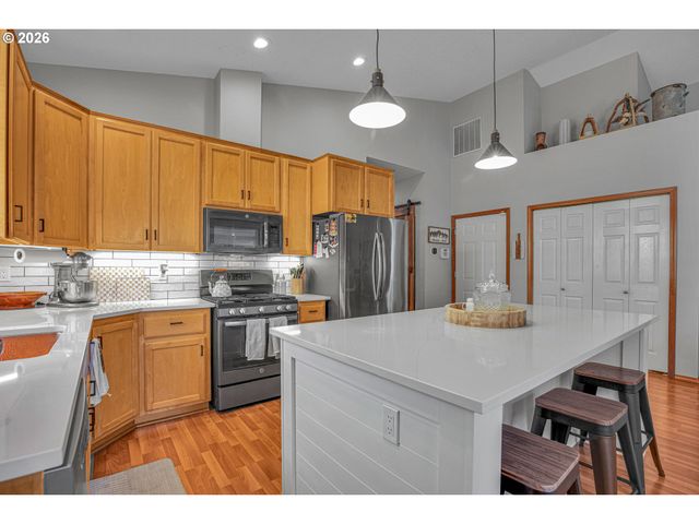 38766 BARLOW Pkwy, Sandy, OR 97055