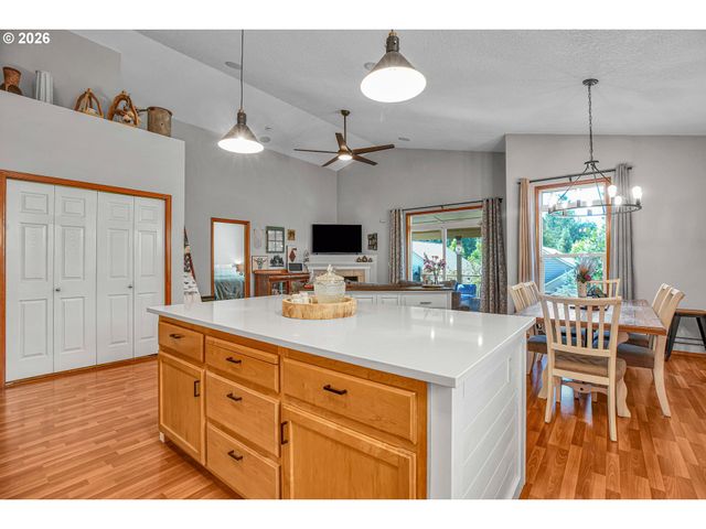 38766 BARLOW Pkwy, Sandy, OR 97055