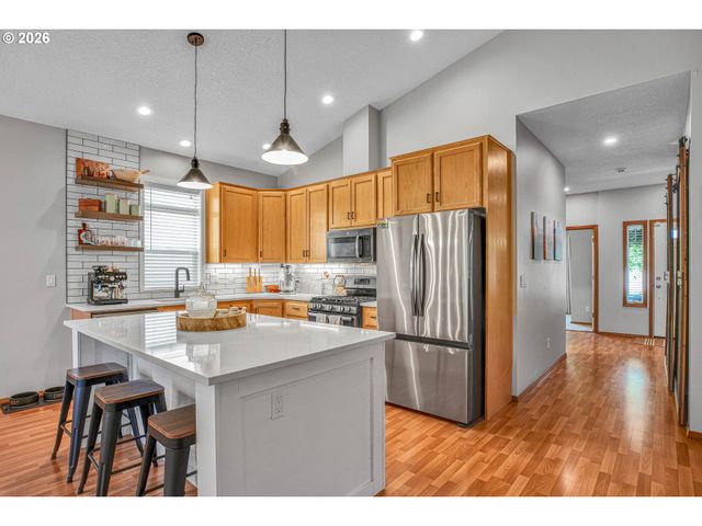 38766 BARLOW Pkwy, Sandy, OR 97055