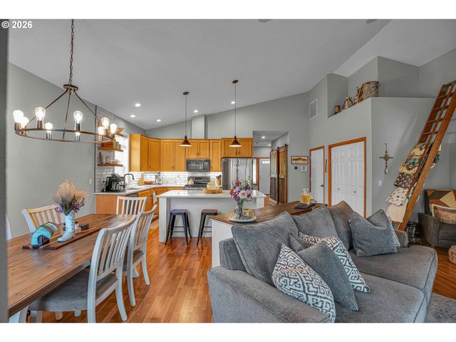 38766 BARLOW Pkwy, Sandy, OR 97055