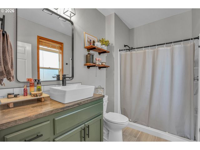 38766 BARLOW Pkwy, Sandy, OR 97055