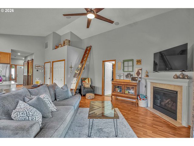 38766 BARLOW Pkwy, Sandy, OR 97055
