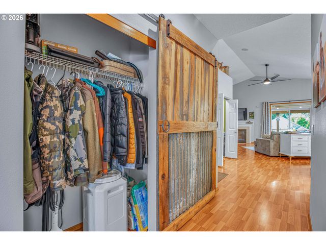 38766 BARLOW Pkwy, Sandy, OR 97055