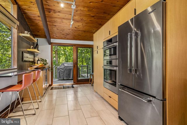 120 ROUND HILL RD, Kennett Square, PA 19348