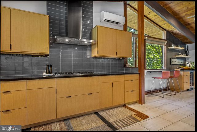 120 ROUND HILL RD, Kennett Square, PA 19348