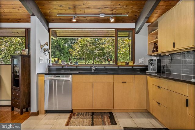 120 ROUND HILL RD, Kennett Square, PA 19348