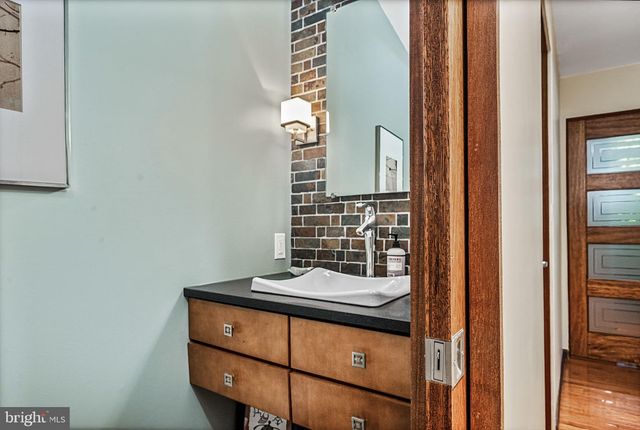 120 ROUND HILL RD, Kennett Square, PA 19348