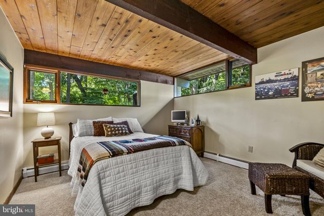 120 ROUND HILL RD, Kennett Square, PA 19348