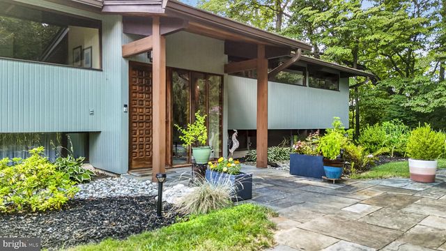 120 ROUND HILL RD, Kennett Square, PA 19348