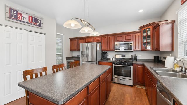 10667 Santa Fe Trail, Huntley, IL 60142