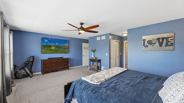 10667 Santa Fe Trail, Huntley, IL 60142