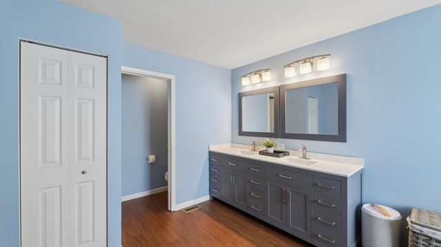 10667 Santa Fe Trail, Huntley, IL 60142