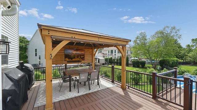 10667 Santa Fe Trail, Huntley, IL 60142