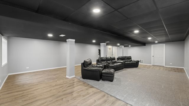 10667 Santa Fe Trail, Huntley, IL 60142
