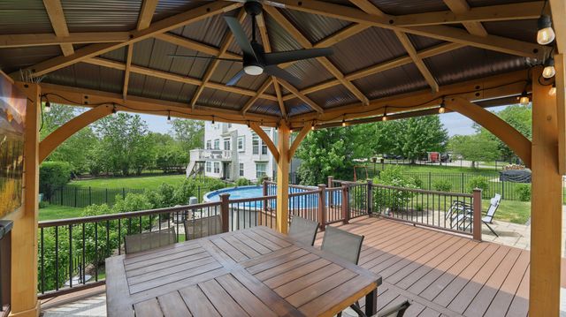 10667 Santa Fe Trail, Huntley, IL 60142