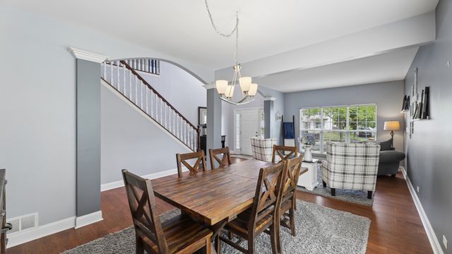 10667 Santa Fe Trail, Huntley, IL 60142