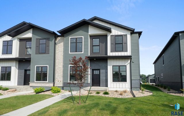 8617 W Shoreline Pl Place, Sioux Falls, SD 57107