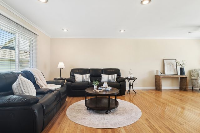 958 Chaucer Way, Buffalo Grove, IL 60089