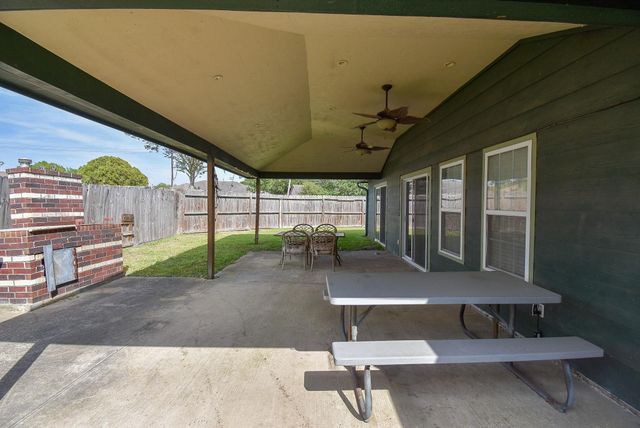 10139 Rustic Rock Road, La Porte, TX 77571