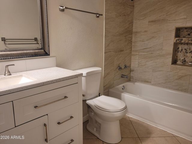 3910 E SHOMI Street, Phoenix, AZ 85044