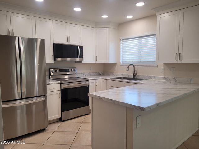 3910 E SHOMI Street, Phoenix, AZ 85044