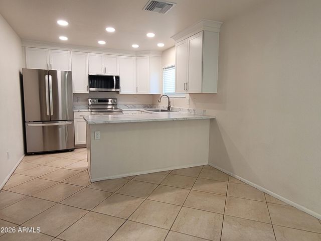 3910 E SHOMI Street, Phoenix, AZ 85044