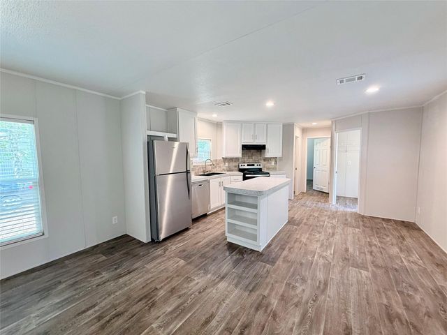 1032 Meridian, Livingston, TX 77351