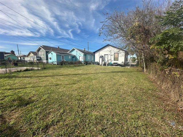 4009 Avenue L, Galveston, TX 77550