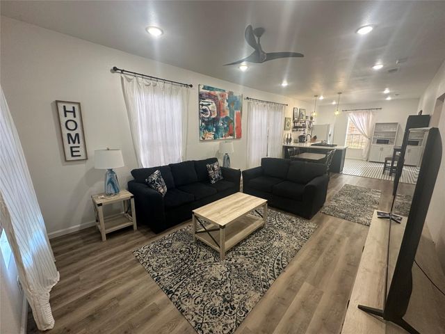 4009 Avenue L, Galveston, TX 77550