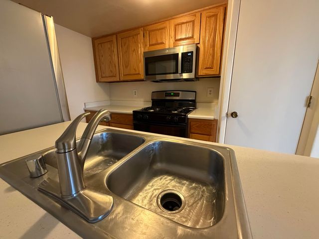12009 Stilwell Drive NE APT B, Albuquerque, NM 87112