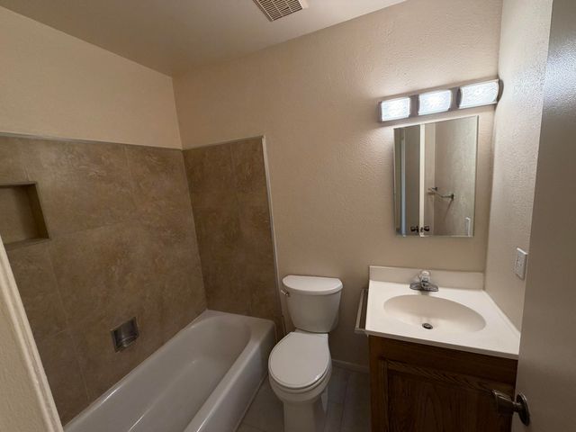 12009 Stilwell Drive NE APT B, Albuquerque, NM 87112