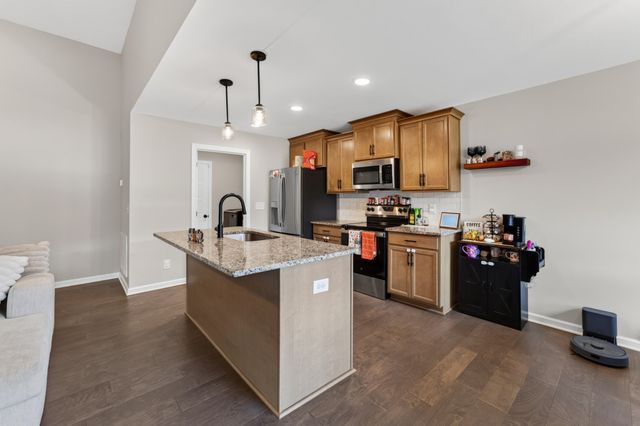 1538 Fredrick Dr, Clarksville, TN 37042