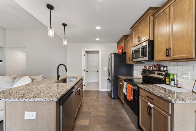 1538 Fredrick Dr, Clarksville, TN 37042