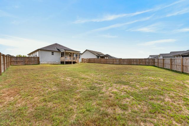 1538 Fredrick Dr, Clarksville, TN 37042