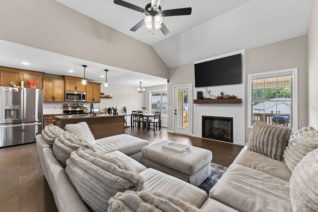 1538 Fredrick Dr, Clarksville, TN 37042