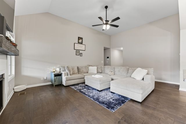 1538 Fredrick Dr, Clarksville, TN 37042