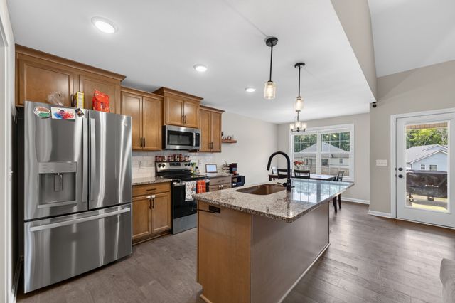 1538 Fredrick Dr, Clarksville, TN 37042