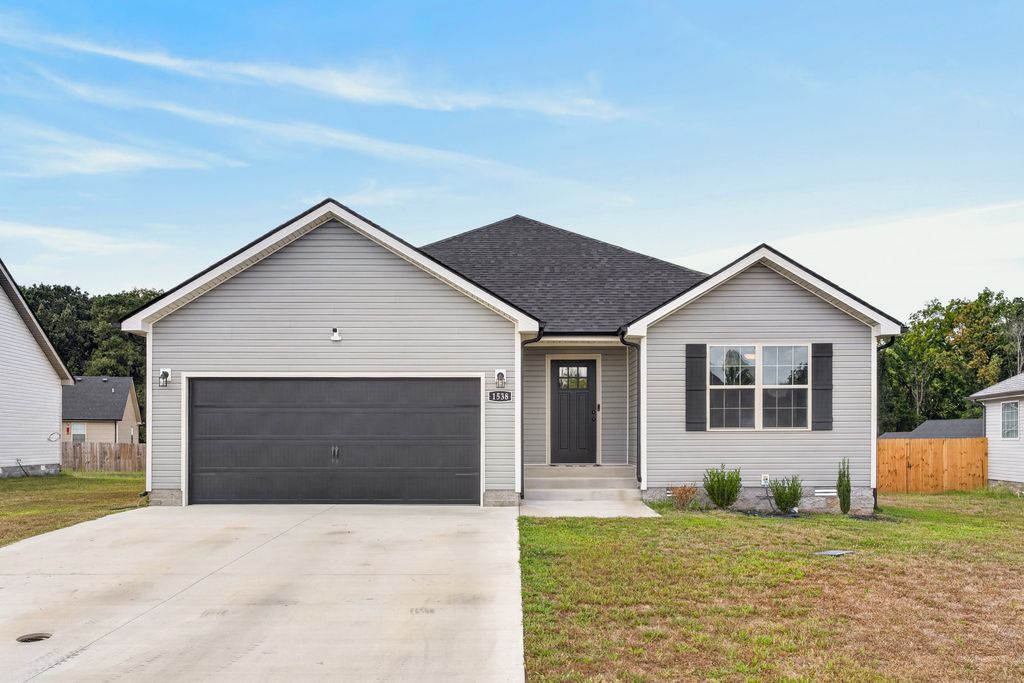 1538 Fredrick Dr, Clarksville, TN 37042