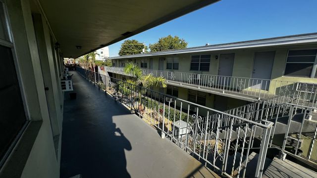 13 NE 2nd Avenue 201, Dania Beach, FL 33004