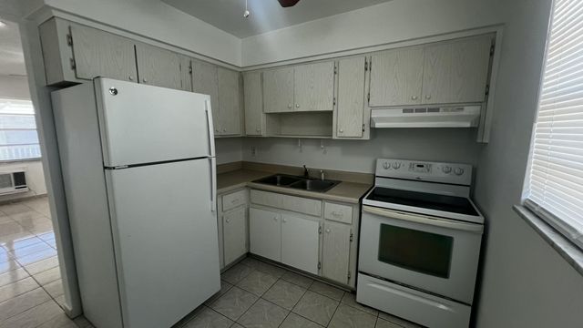 13 NE 2nd Avenue 201, Dania Beach, FL 33004